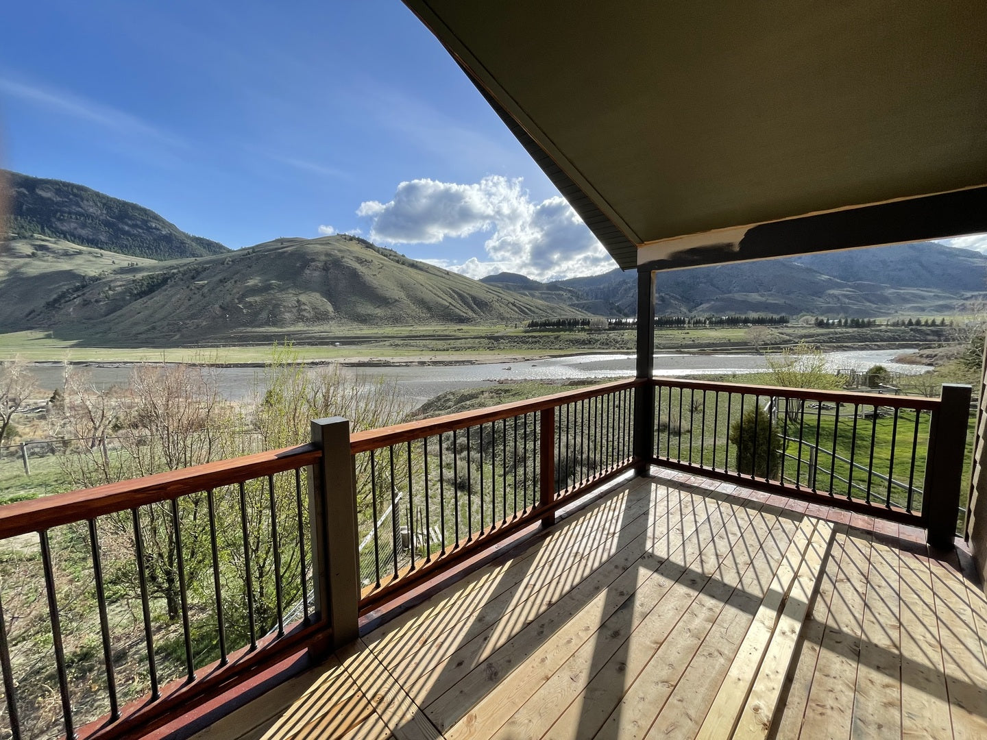 Beautiful Snap'n Lock railings with mountain range backdrop
